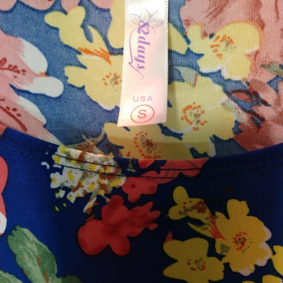 82days floral tunic thin stretchy material asymmetric hemline with 3/4 sleeves - Picture 2 of 5